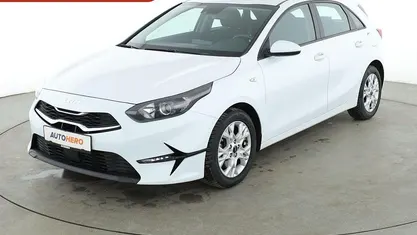 Weiß Gebraucht 2022 Kia Ceed Edition 7 Kleinwagen | 16.900 € (Guter Preis)