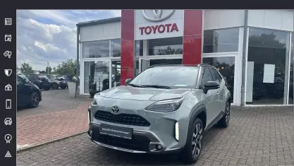 Gebraucht Toyota Yaris Cross Edition 131 PS (96 kW) 2024 Urban khaki / black SUV