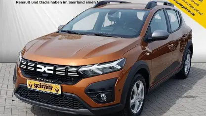 Usata Dacia Sandero Expression 110 CV (80 kW) 2023 Arancione Berlina