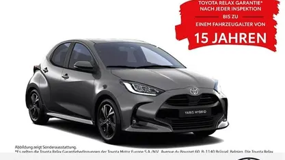 Grey metallic Neu 2025 Toyota Yaris Hybrid Limousine | 23.880 € (Guter Preis)