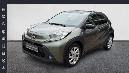 Gebraucht Toyota Aygo X Pulse 72 PS (52 kW) 2022 Cardamon green / night sky bla SUV