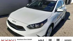 Weiß Neu 2025 Kia Ceed Vision Limousine | 22.990 € (Fairer Preis)