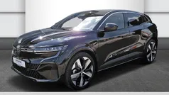 Black pearlschwarz metallic (schwarz) Gebraucht 2023 Renault Mégane Techno Limousine | 31.480 € (Fairer Preis)