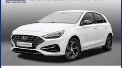 Weiß Gebraucht 2020 Hyundai i30 Intro Edition Limousine | 16.444 € (Guter Preis)