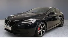 Schwarz Gebraucht 2018 Volvo V40 Momentum Limousine | 15.990 € (Fairer Preis)