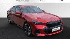 Fire red metallic Gebraucht 2024 BMW 520 M Sport Limousine | 55.888 € (Fairer Preis)