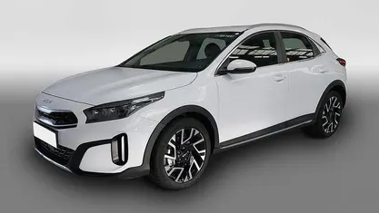 Deluxeweiss metallic Neu 2025 Kia XCeed Spirit SUV | 30.700 € (Fairer Preis)