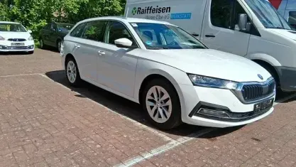 Gebraucht Skoda Octavia Style 110 PS (80 kW) 2023 Weiß Kombi