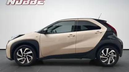 Gebraucht Toyota Aygo X Pulse 72 PS (52 kW) 2023 Beige SUV