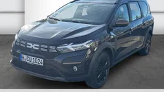 Perlmuttschwarz metallic Gebraucht 2024 Dacia Jogger Extreme Van / Kleinbus | 22.575 € (Fairer Preis)