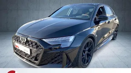 Mythosschwarz metallic (metallic) Gebraucht 2025 Audi RS3 Sport Limousine | 66.470 € (Fairer Preis)