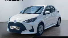 Weiss Gebraucht 2023 Toyota Yaris Comfort Kleinwagen | 15.990 € (Fairer Preis)