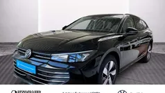 Grenadillschwarz metallic (metallic) Gebraucht 2024 VW Passat Business Kombi | 33.889 € (Fairer Preis)