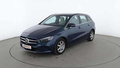 Używany Mercedes B200 Progressive 150 KM (110 kW) 2019 Niebieski Minivan