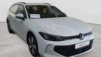Gebraucht VW Passat 150 PS (110 kW) 2024 Pure white Kombi