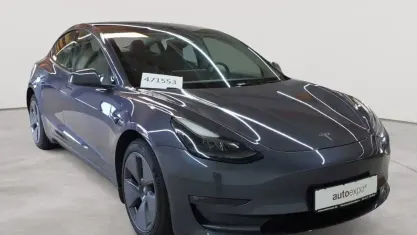 Gebraucht Tesla Model 3 366 kW (498 PS) 2022 Midnight silver metallic Limousine