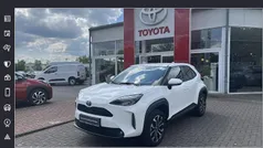 Schneeweiß Gebraucht 2022 Toyota Yaris Cross Team SUV | 23.990 € (Fairer Preis)
