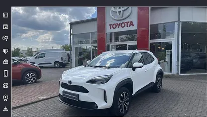 Schneeweiß Gebraucht 2022 Toyota Yaris Cross Team SUV | 22.990 € (Fairer Preis)