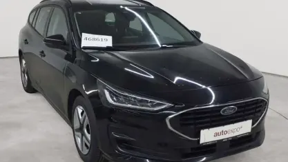 Usado Ford Focus Cool & Connect 120 CV (88 kW) 2022 Negro Familiar