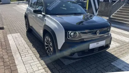 Neu Renault 4 E-Tech Iconic 11 kW (15 PS) 2025 Arktisweiss + black pearlschwarz metallic (weiß) SUV