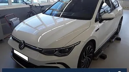 Gebraucht VW Golf VII R-line 150 PS (110 kW) 2020 Pure white Limousine