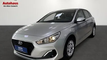 Gebraucht Hyundai i30 Select 99 PS (72 kW) 2020 Limousine
