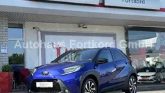 (2vl) blau metallic / schwarz Gebraucht 2023 Toyota Aygo Pulse Kleinwagen | 18.990 € (Fairer Preis)