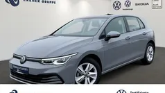 Grau Gebraucht 2024 VW Golf VIII Life Limousine | 24.499 € (Fairer Preis)