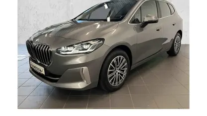 Gebraucht BMW 220 Active Tourer Luxury Line 156 PS (114 kW) 2023 Grau Van / Kleinbus