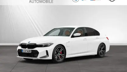 Gebraucht BMW 330e M Sport 292 PS (214 kW) 2025 Alpinweiß iii Limousine