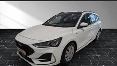 Frostweiß (weiß) Gebraucht 2023 Ford Focus ST-Line X Kombi | 26.330 € (Fairer Preis)