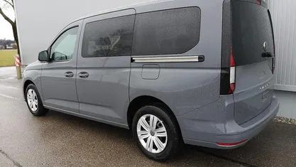 Gebraucht 2024 VW Caddy Maxi Basis Van / Kleinbus | 36.690 € (Fairer Preis)