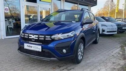 Blau Gebraucht 2023 Dacia Sandero Expression Kleinwagen | 16.299 € (Fairer Preis)
