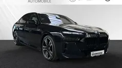 Carbonschwarz metallic Gebraucht 2024 BMW 750e M Sport Limousine | 104.889 € (Fairer Preis)