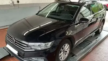 Gebraucht VW Passat Business 150 PS (110 kW) 2022 Schwarz Kombi