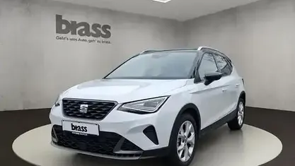 Gebraucht Seat Arona FR 110 PS (80 kW) 2023 Nevada weiß metallic/midnight SUV
