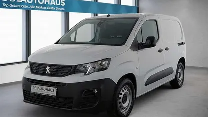 Gebraucht Peugeot Partner Premium 102 PS (75 kW) 2023 Weiß Van / Kleinbus