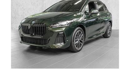 Używany BMW 225 Active Tourer M Sport 245 KM (180 kW) 2025 Zielony Minivan