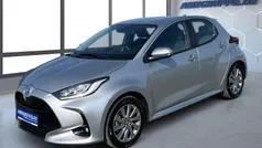 Shimmering silber me Gebraucht 2024 Toyota Yaris Hybrid Kleinwagen | 21.880 € (Fairer Preis)