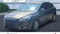 Grau Gebraucht 2016 Ford Focus Titanium Limousine | 13.460 € (Fairer Preis)