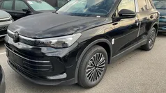 Grenadill schwarz metallic Neu 2025 VW Tiguan Life SUV | 48.445 € (Superpreis)
