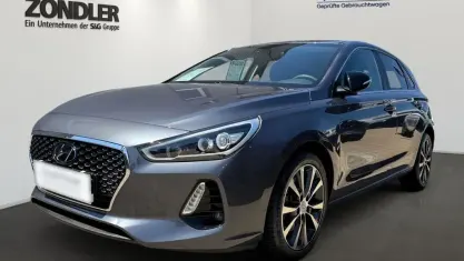 Gebraucht Hyundai i30 Intro Edition 140 PS (102 kW) 2017 Micron grey / met Limousine