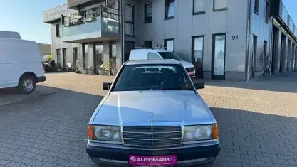 Gebraucht Mercedes 190 140 PS (102 kW) 1993 Silber Limousine