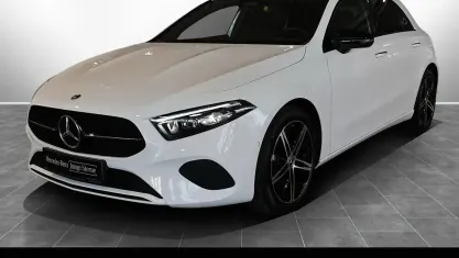 Gebraucht Mercedes A180 Night 116 PS (85 kW) 2024 Unilack polarweiß Limousine