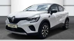 Perlmuttweiß metallic, black pearlschwarz metall (schwarz) Gebraucht 2024 Renault Captur Evolution SUV | 22.995 € (Fairer Preis)