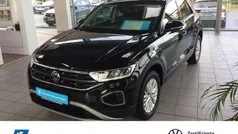 Deep black perleffekt (metallic) Gebraucht 2024 VW T-Roc Life SUV | 23.999 € (Guter Preis)