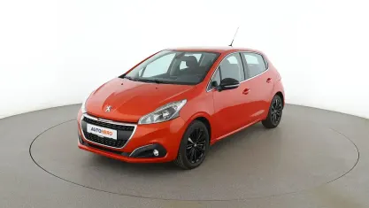 Używany Peugeot 208 Allure 110 KM (80 kW) 2015 Czerwony Hatchback