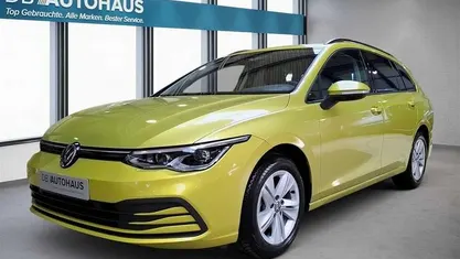 Gelb Gebraucht 2024 VW Golf VIII Life Kombi | 25.450 € (Fairer Preis)