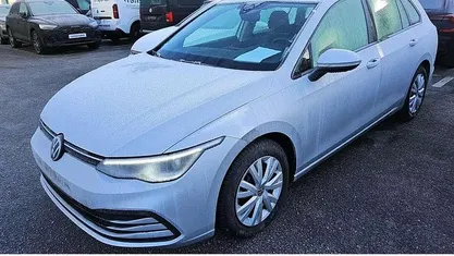 Gebraucht 2023 VW Golf VIII Life Kombi | 26.485 € (Fairer Preis)