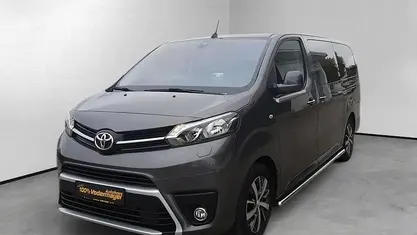 Grau Gebraucht 2018 Toyota Proace Verso Team Kombi | 29.990 € (Teuer)